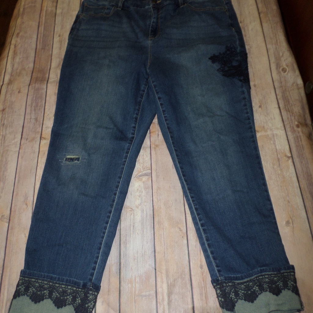 Chico's Lace Trim Crop Jeans Sz.2.5/ Us 14